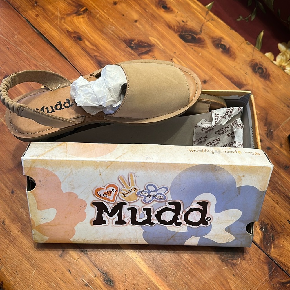 Brand new with box Mudd sandals size 8 color Sand